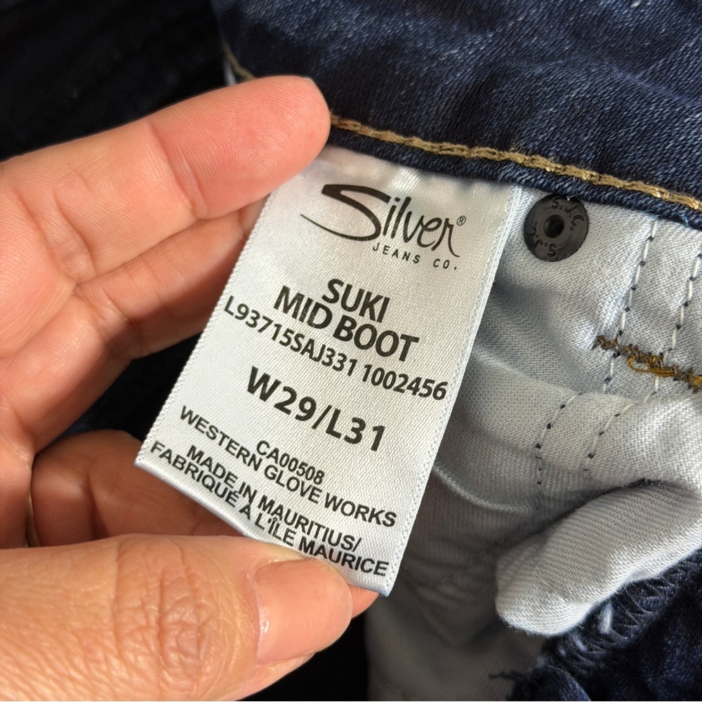 Silver 29 Suki Dark Wash Super Stretch Mid Boot Jeans - Picture 5 of 9